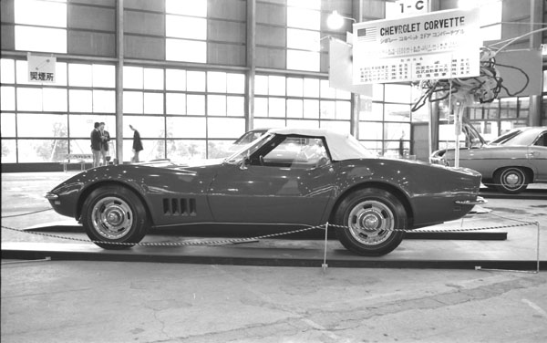 68-01c  (197-27) 1968 Chevrolet CorvetteConvertible.jpg